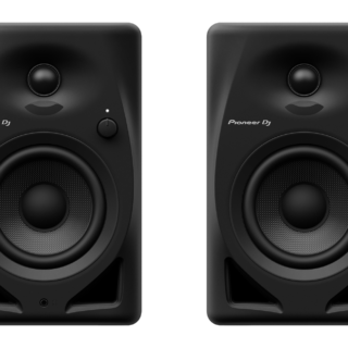 dm-40d-bt-cgi-1792×1316-pc-front-b