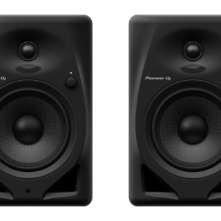 dm-50d-bt-cgi-1792×1316-pc-front-b