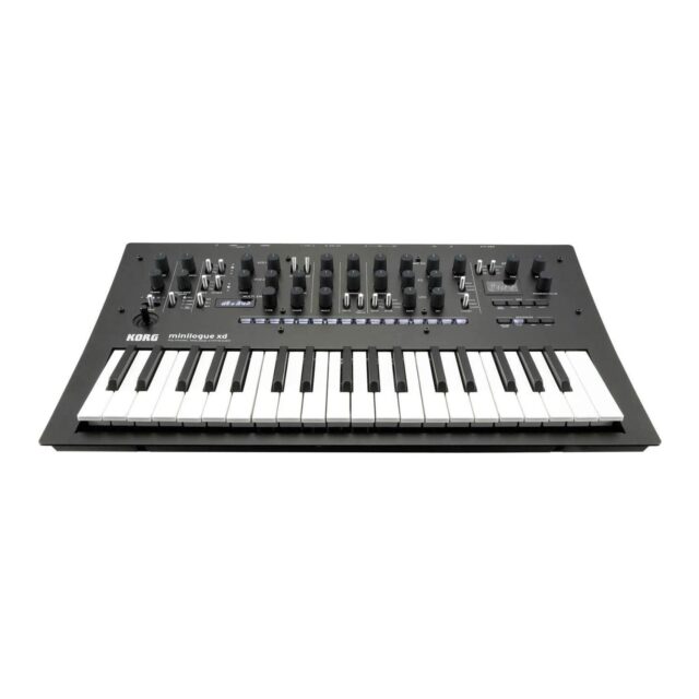 Minilogue XD polyphonic analogue synthesizer