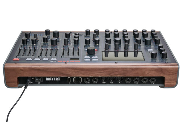 MD900 Desktop Synthesizer