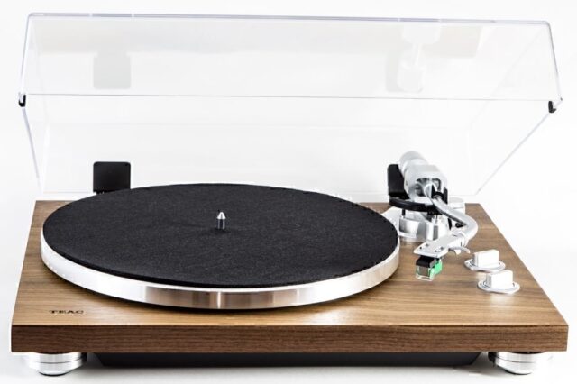 TN-400BT-X Bluetooth Turntable Walnut