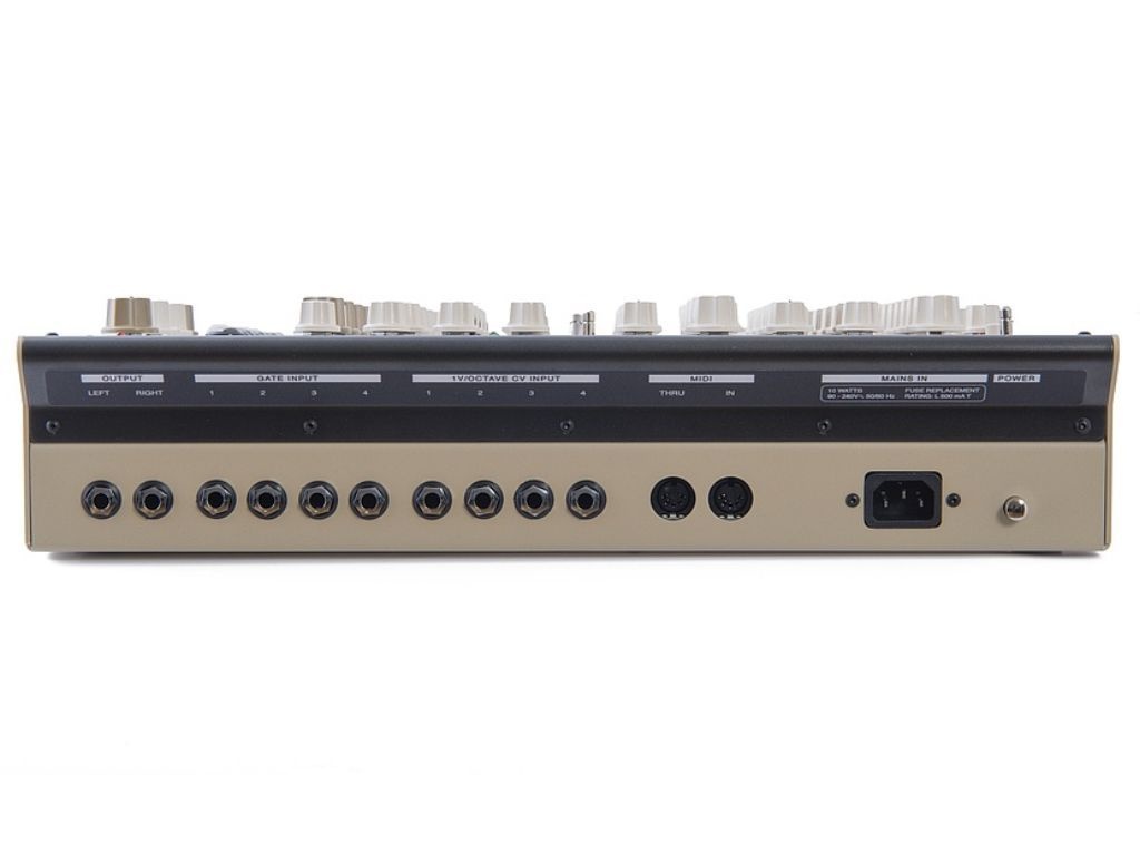 vermona-perfourmer-mkii-cv-gate-achterkant