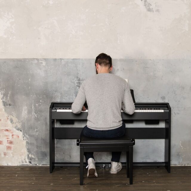 PX-770 Privia Series Digital Piano (Black)